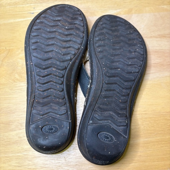 UGG Women's 8 (approx) Black Leather Sandals with Shearling Comfort Sole Suede - Picture 7 of 11